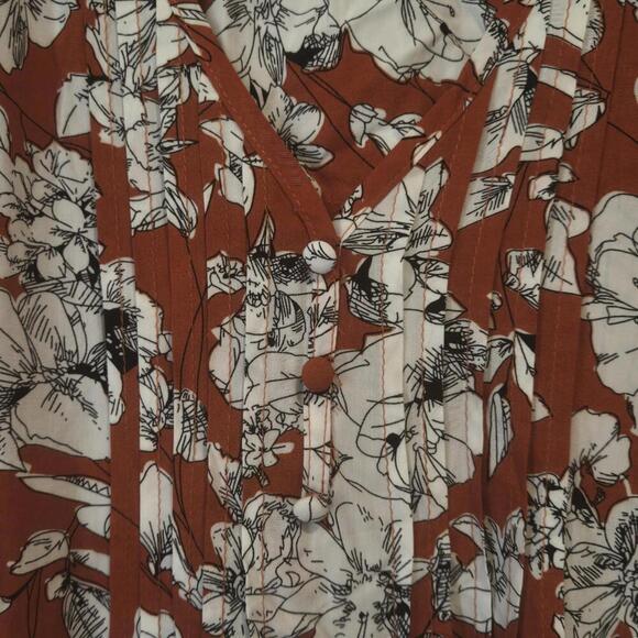 Women's Floral Blouse Red White Black V-Neck 3/4 Sleeve Lightweight Top - Picture 8 of 9